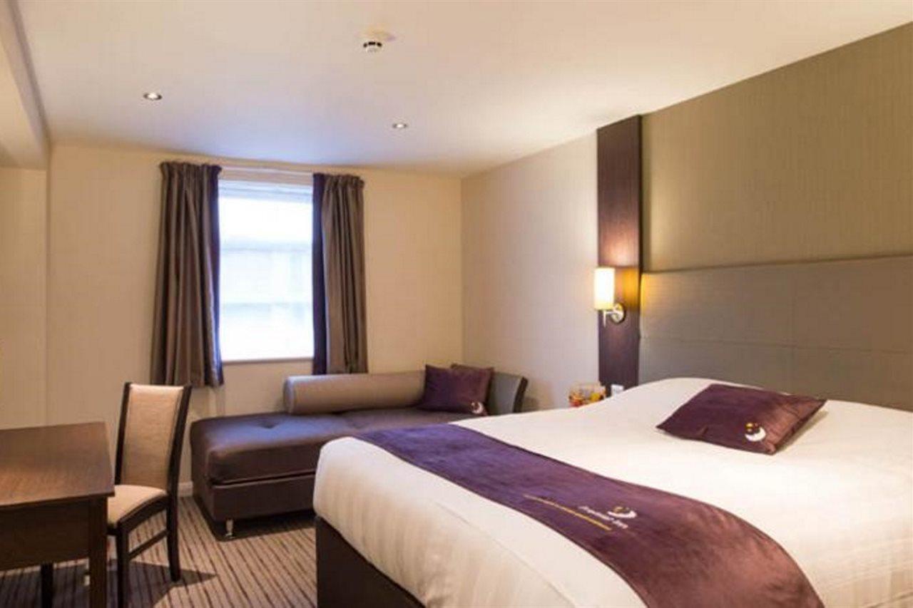 Premier Inn London Edgware Μπάρνετ Εξωτερικό φωτογραφία